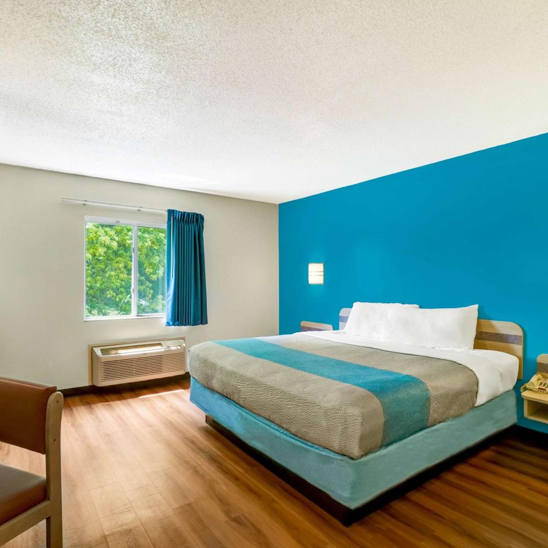 1 King Bed - Mobility Accessible Tub, Nsmk