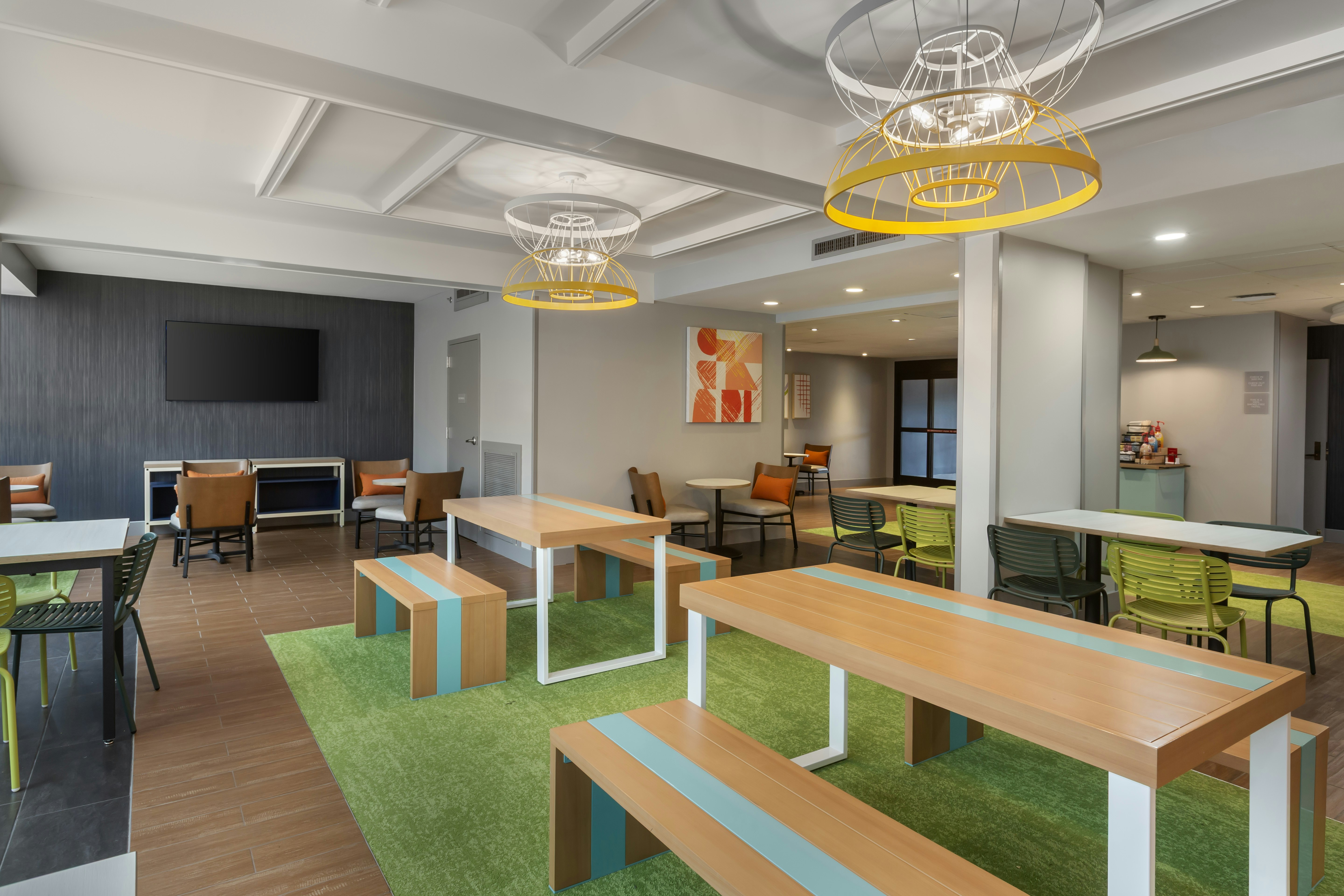 Spark by Hilton Atlanta Airport South College Park 21/36