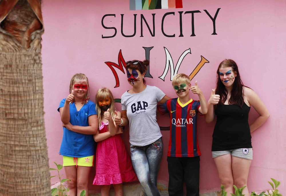 Sun City Apartments 8/42