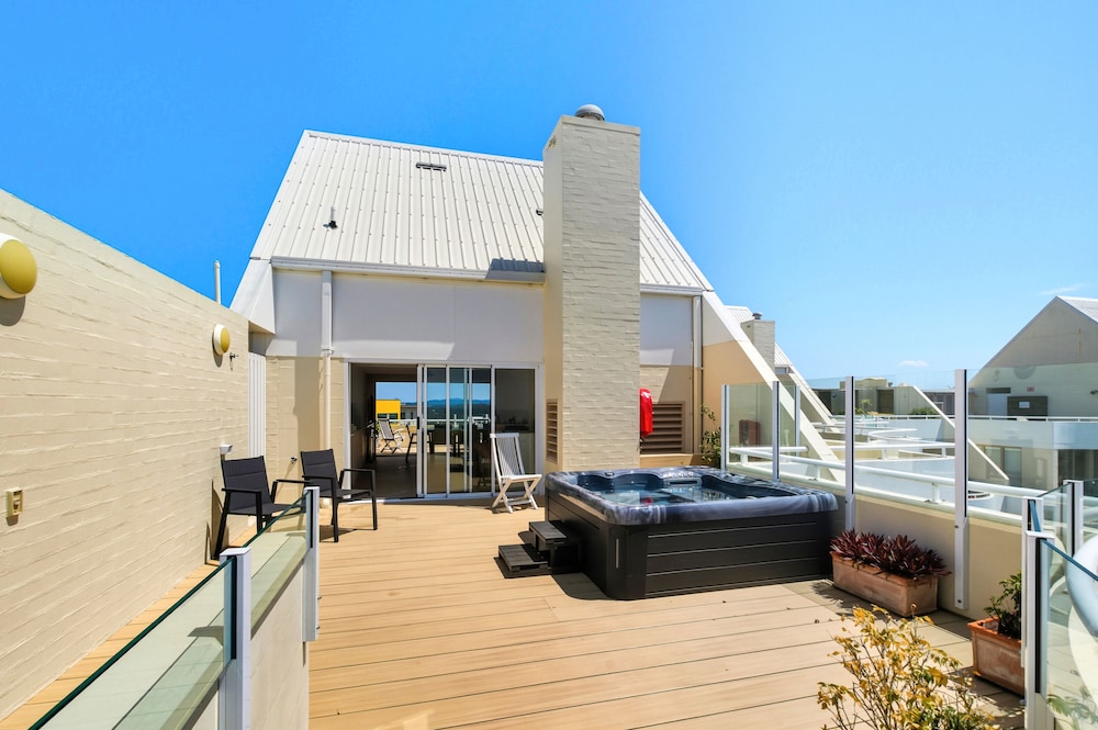 Osprey Apartments 74/81