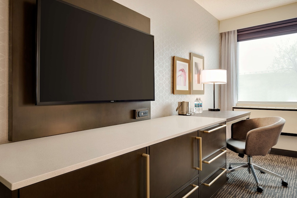 Doubletree By Hilton St Paul East 49/59