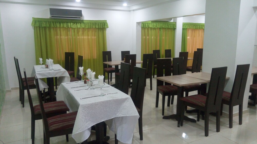 Eifell's Hotel's 25/35