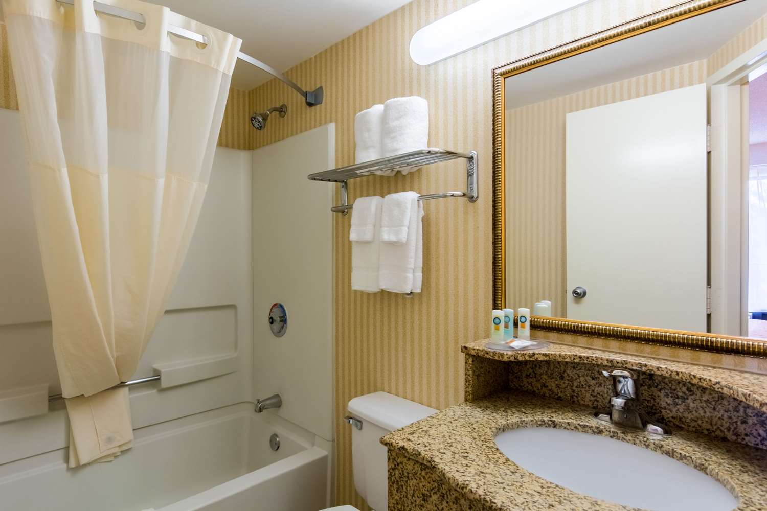 Quality Inn Manassas, VA 49/51