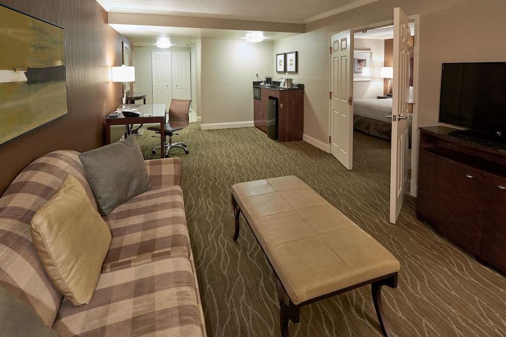 DoubleTree by Hilton Akron Fairlawn 30/50