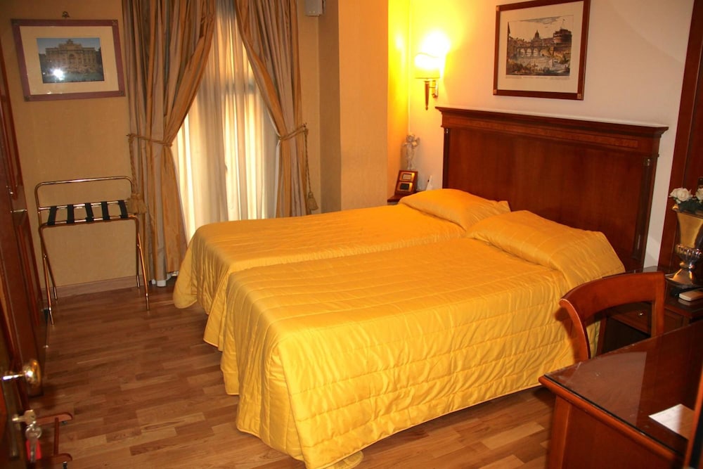Luxury Rooms H 2000 Roma 33/53
