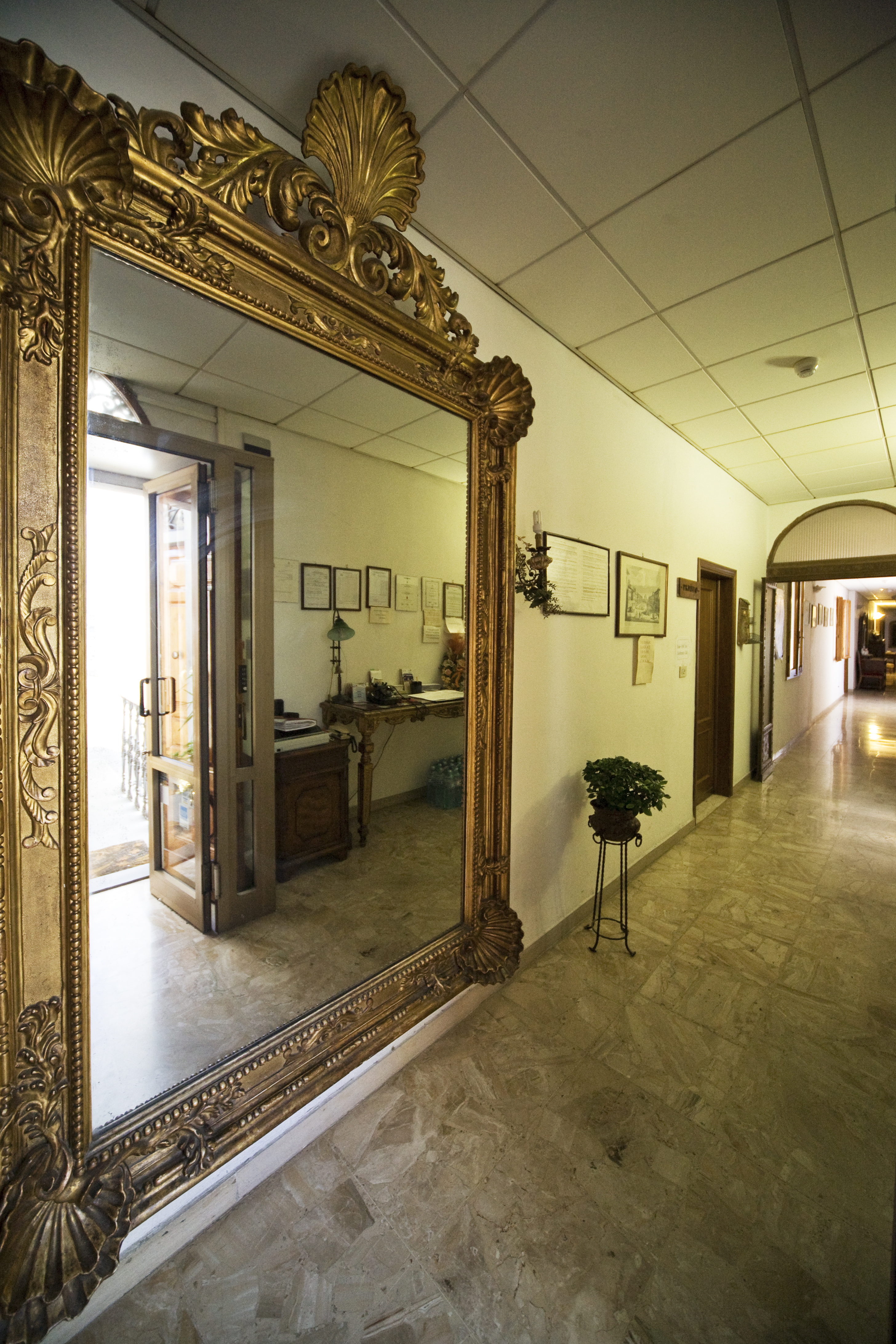 Hotel Merlini 5/28