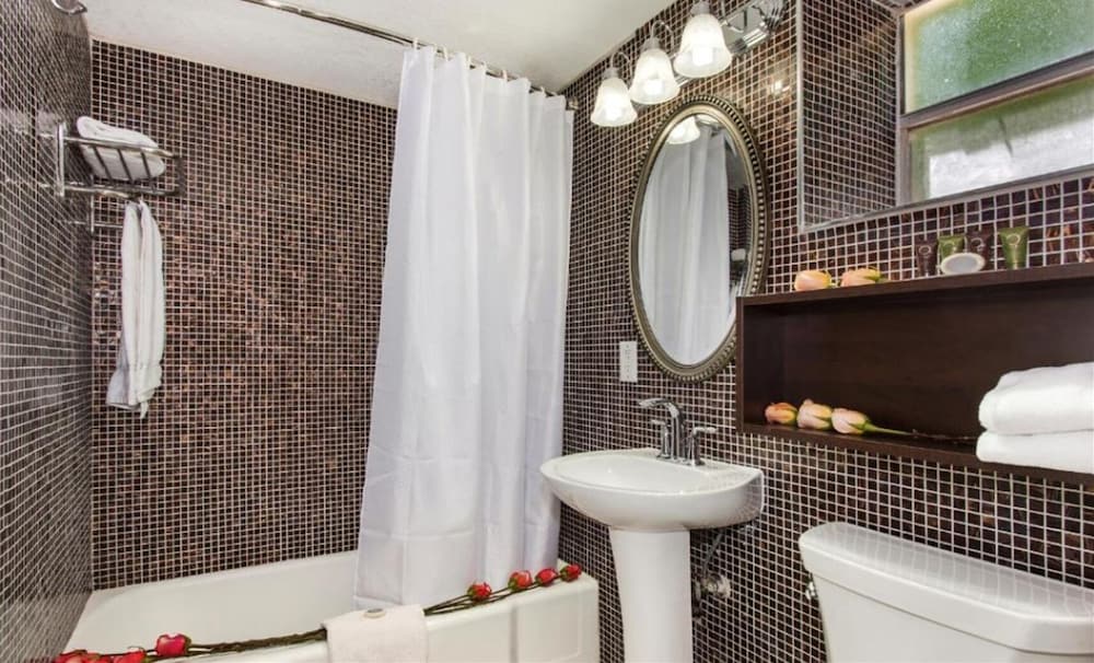Ocean Beach Palace Hotel And Suites 66/67