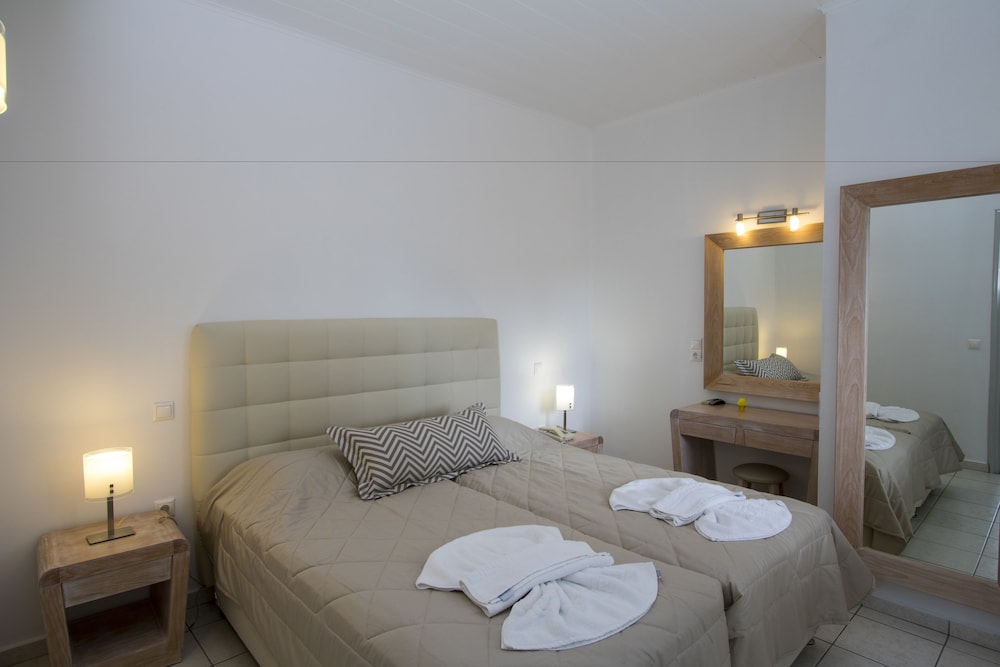 Erato Apartments Santorini 12/75
