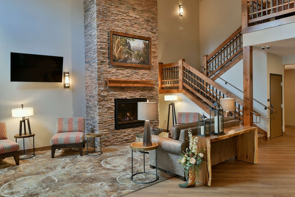 GrandStay Hotel & Suites Sisters 15/33