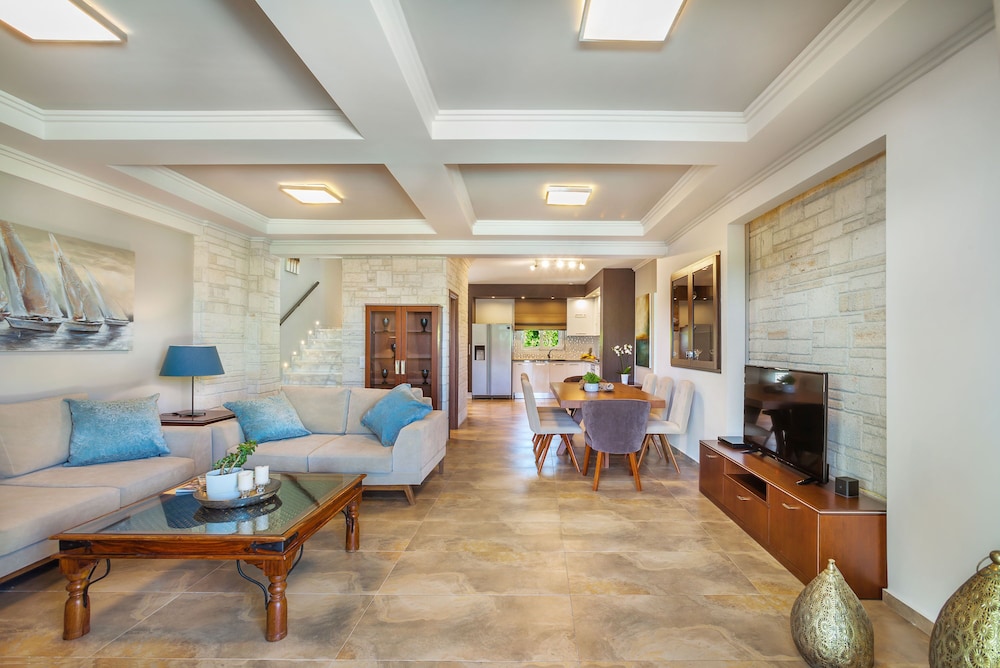Sunny Villas And Spa 35/50