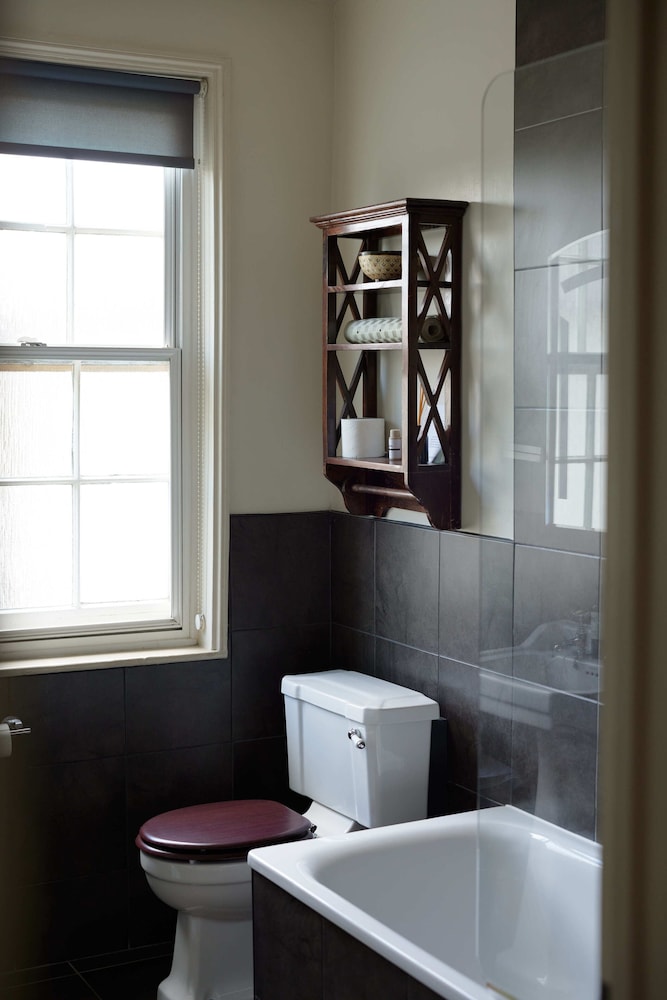 Pembroke Arms 49/50