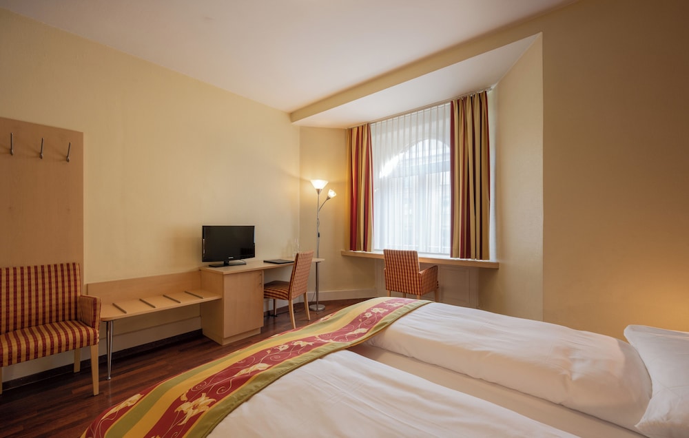 STANDARD, DOUBLE OR TWIN BED