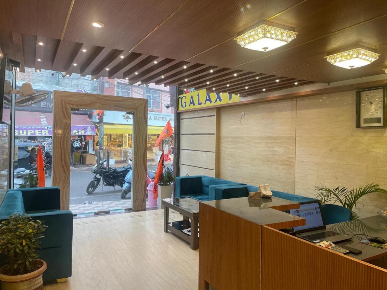 Oyo 4608 Hotel Galaxy 4/39