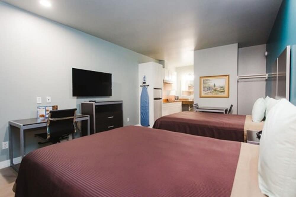 Econo Lodge Inn & Suites Channelview - Houston East 19/37