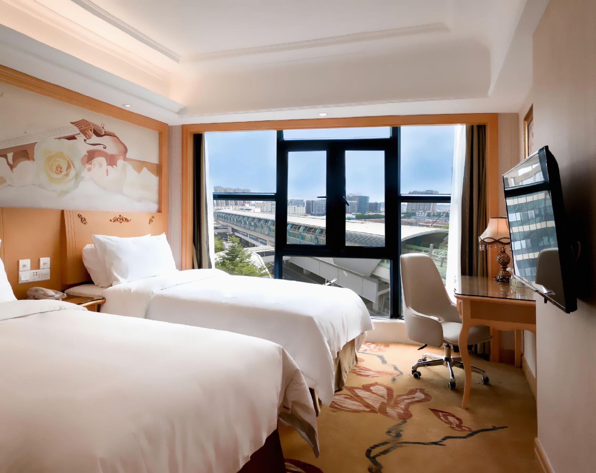 Vienna Hotel (Shenzhen Qinghu Metro Station) 23/54