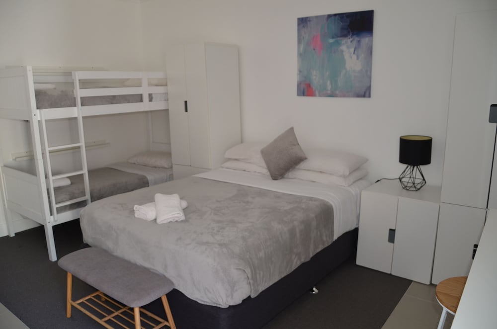 Manly Guest House 2/20