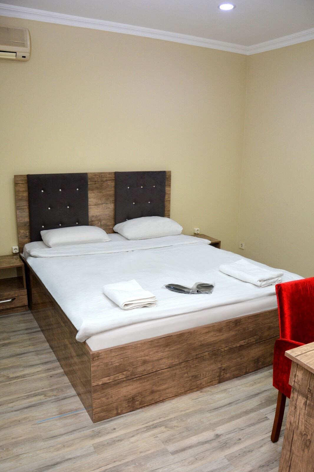 1 BEDROOM, STUDIO