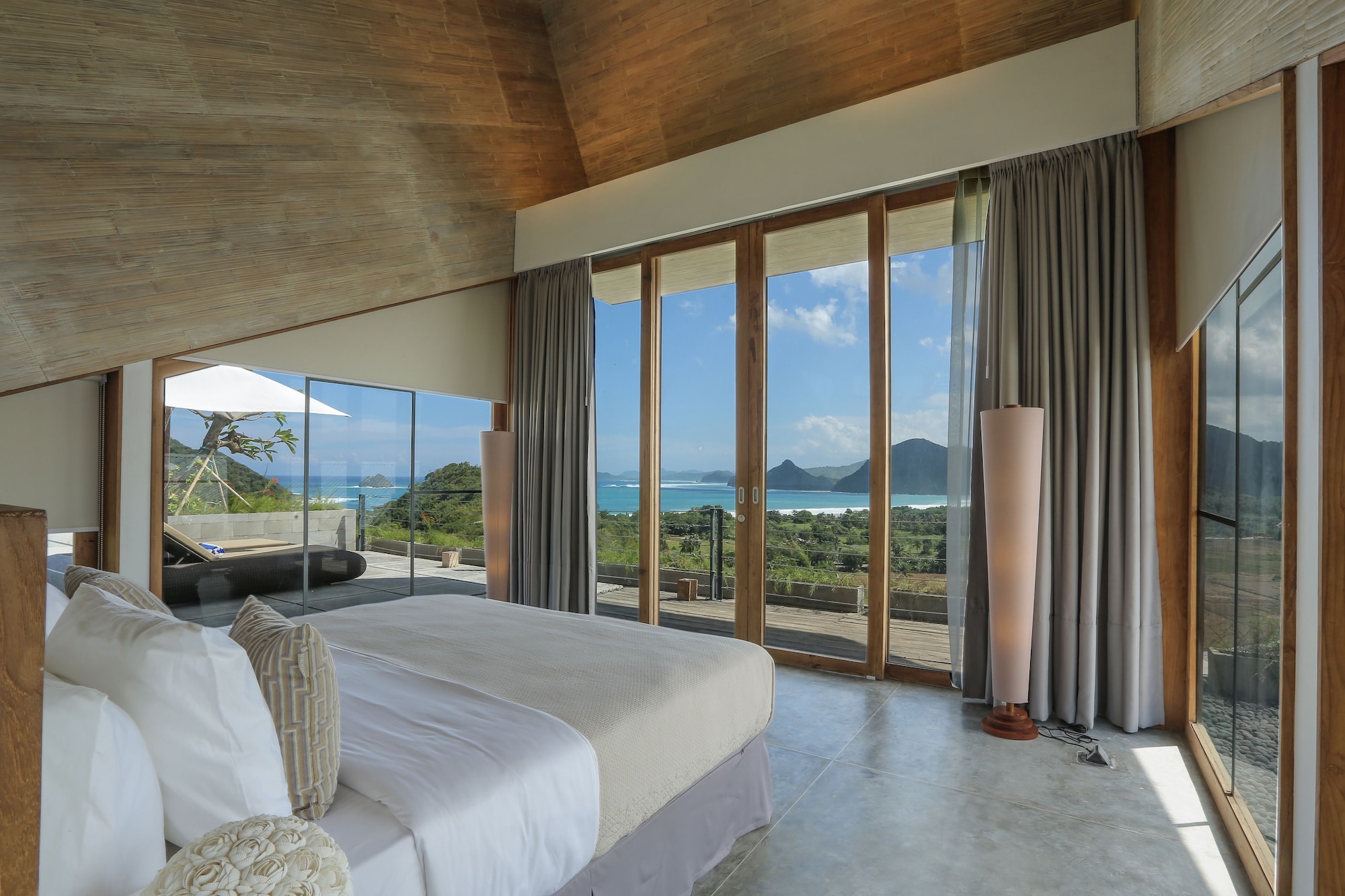 PRESIDENTIAL, SUITE, KING BED, SEA VIEW
