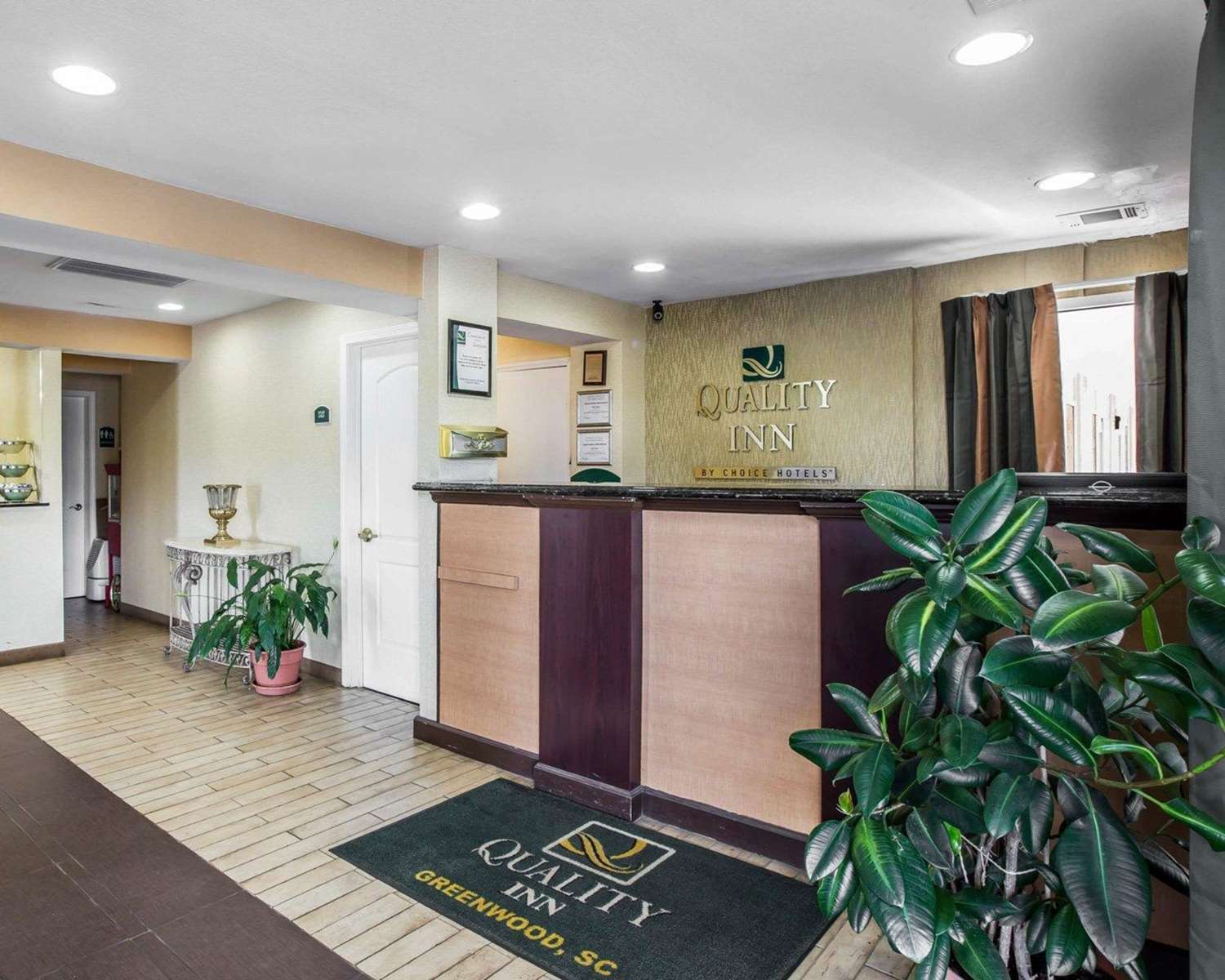 Quality Inn Greenwood Hwy 25 12/49