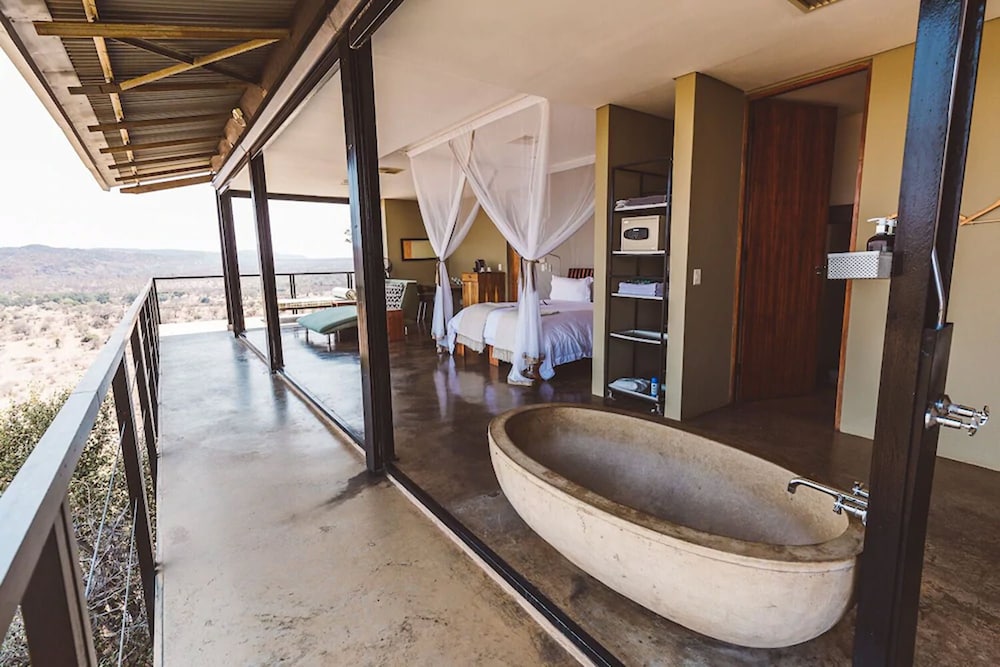 The Outpost Lodge 25/77