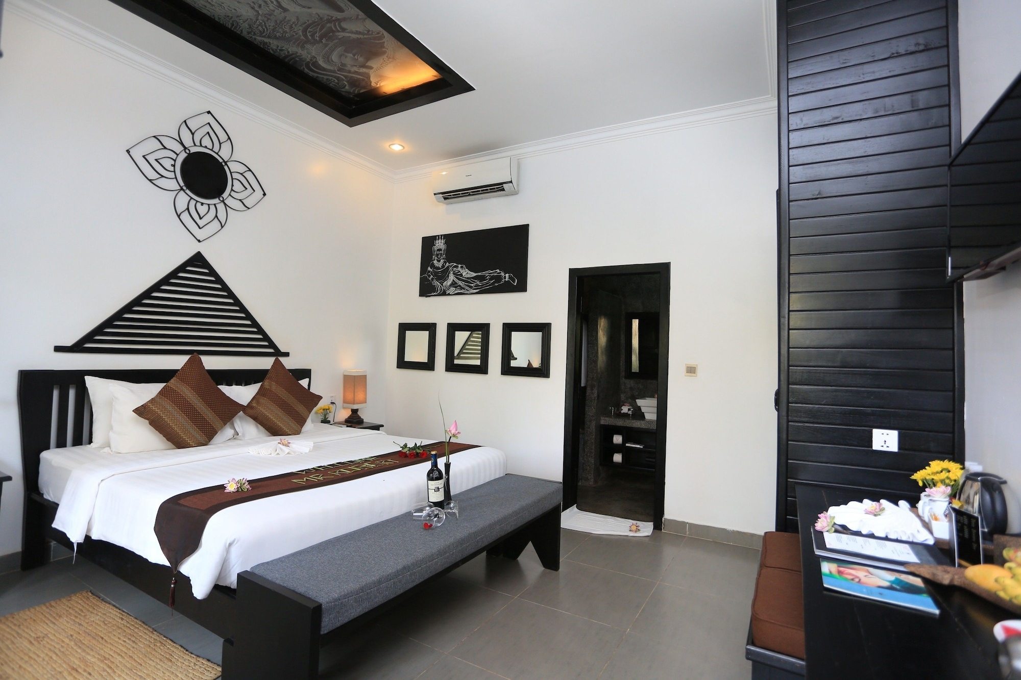 Deluxe, Double Bed, Pool Side