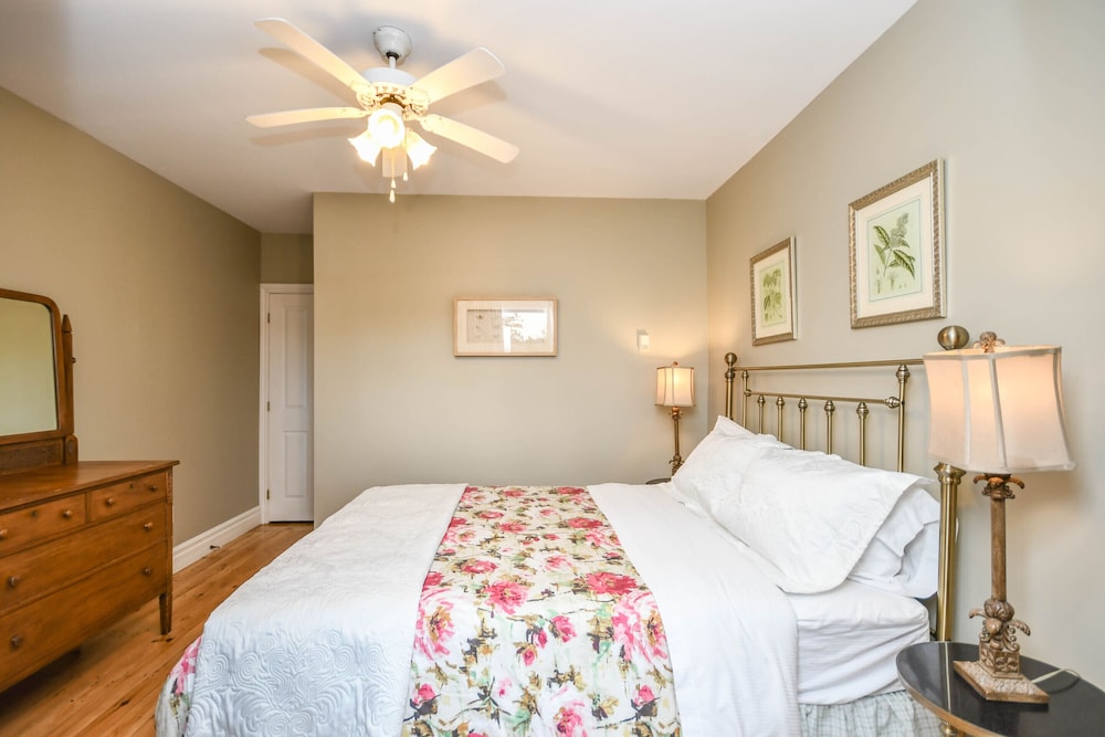 Bay Suite, Queen Bed