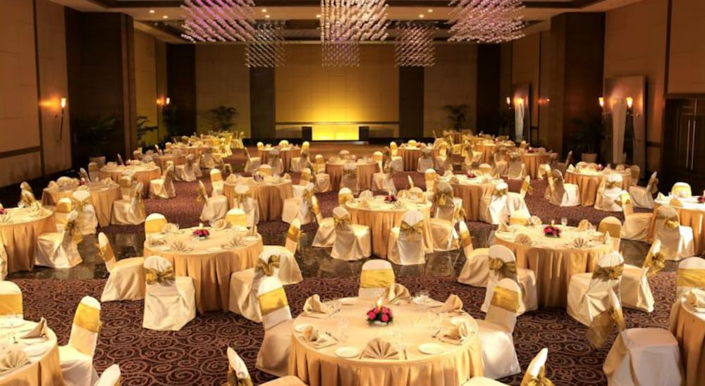 The Retreat Hotel And Convention Centre 40/50