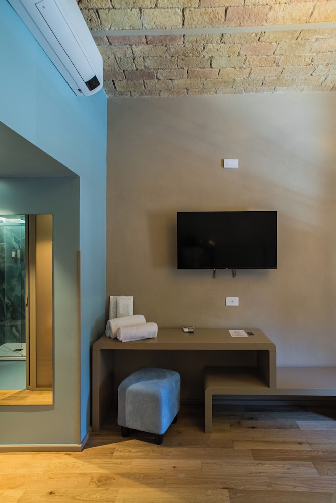 163 Boutique Hotel 12/50