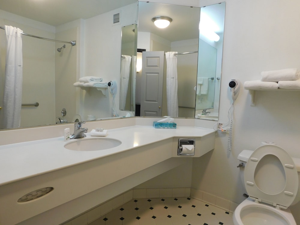 غرفة سوبيريور تنفيذية بسرير كينج، La Quinta Inn Suites Winston Salem 9/9