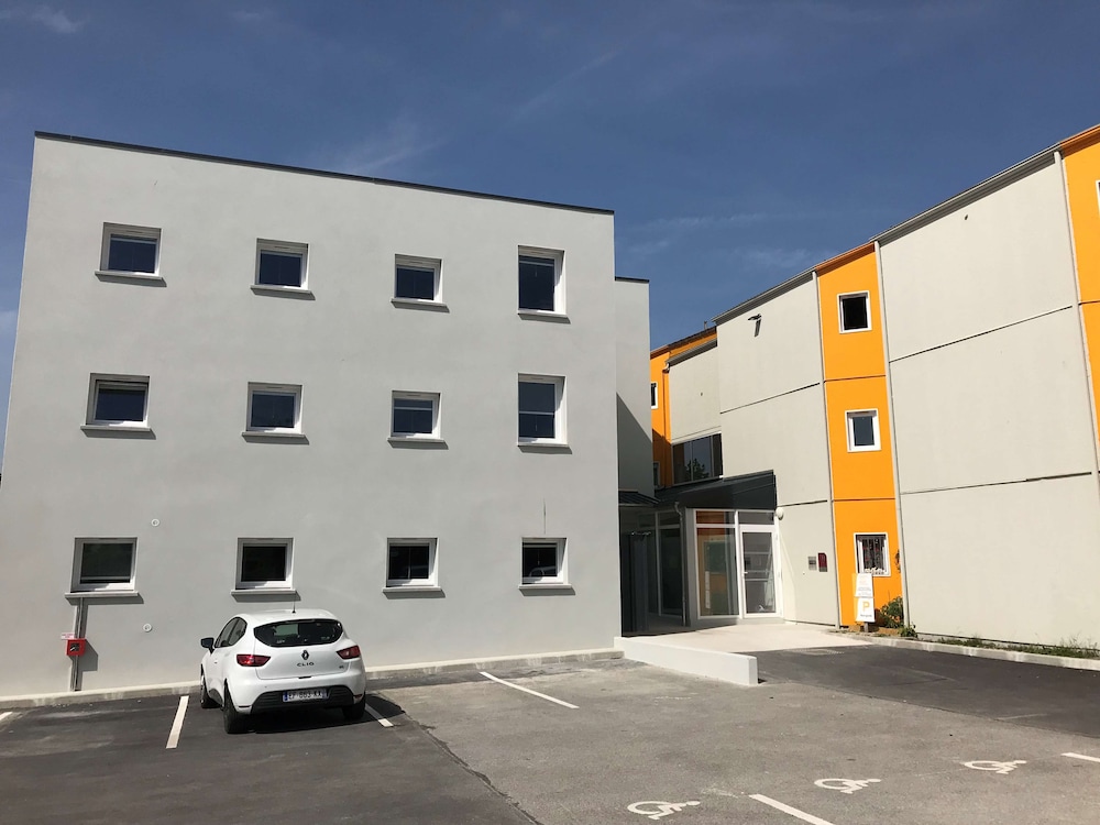 PREMIERE CLASSE AMIENS 1/36