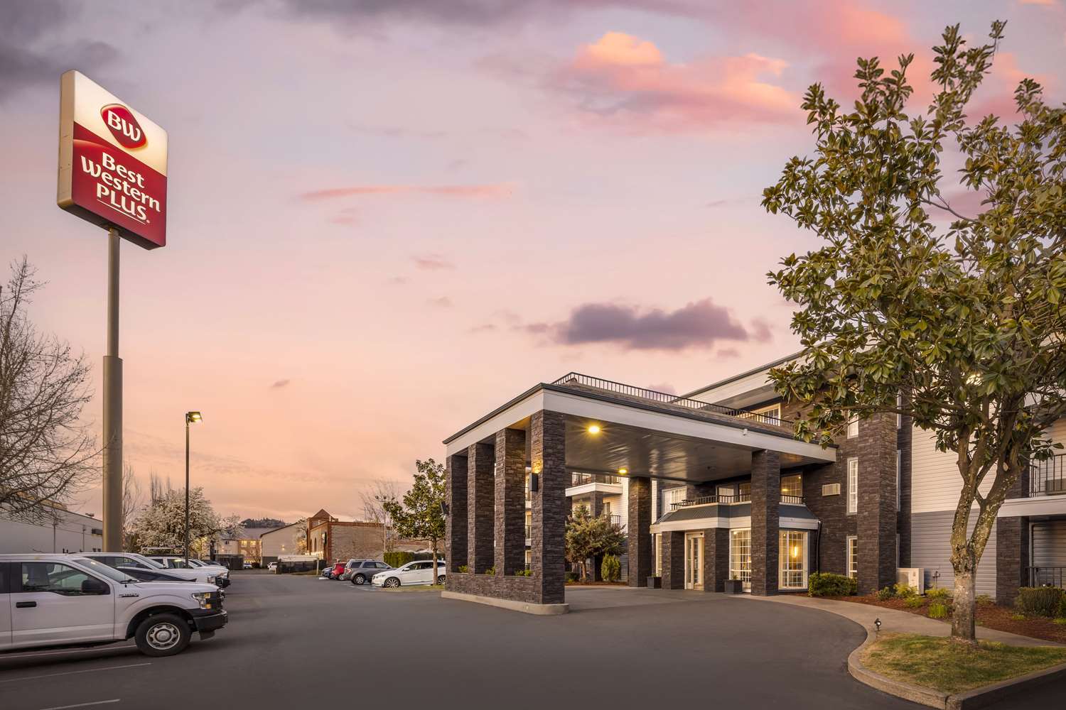 Best Western Plus Grand Manor Inn 42/43