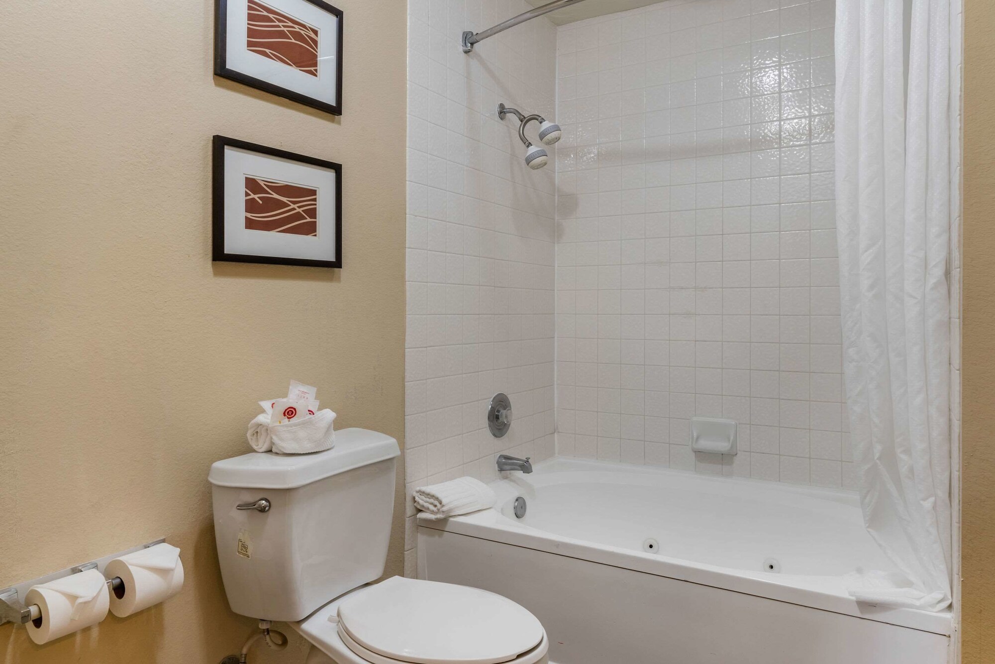 غرفة بسرير كينج لذوي الإعاقة، Comfort Inn Fairfield Napa Valley Area 6/7