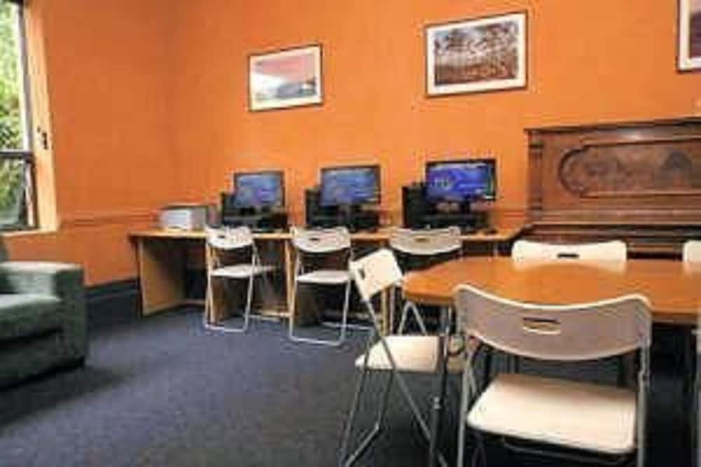 Launceston Backpackers 42/48