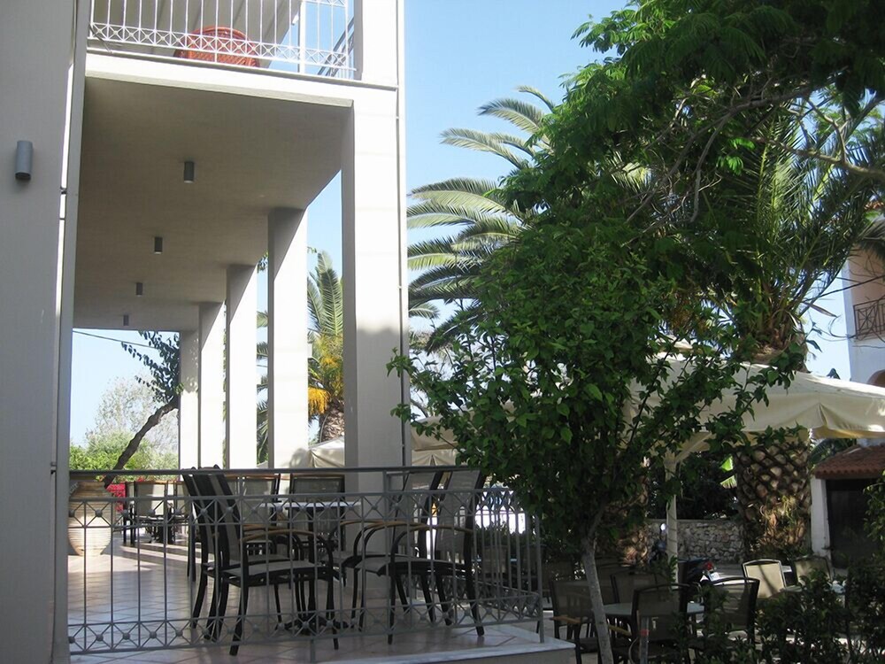 Achilles Hotel 42/51