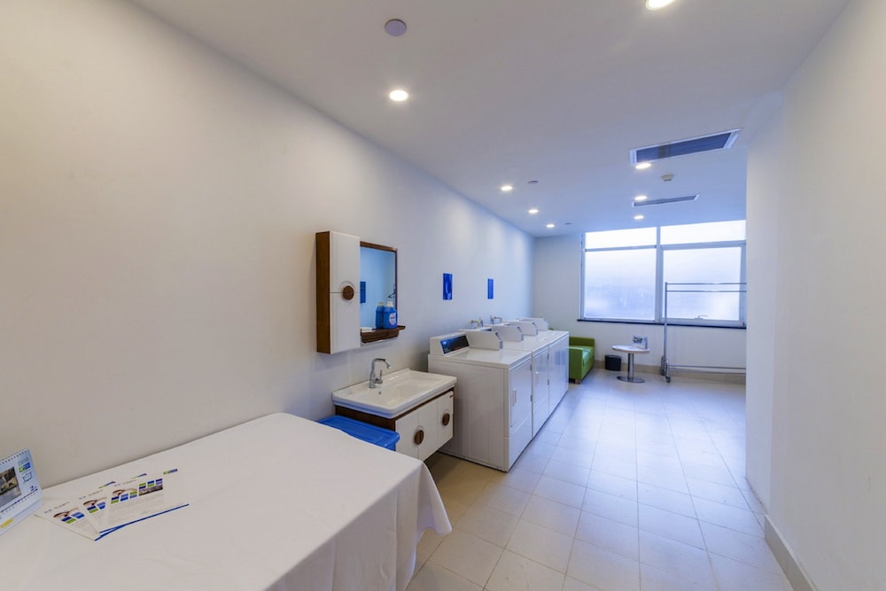HOLIDAY INN EXPRESS JINAN HIGH-TECH ZONE 38/56