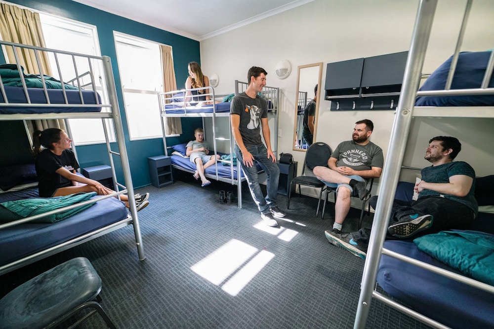 Nomads Capital Backpackers Wellington- Adults only 29/63