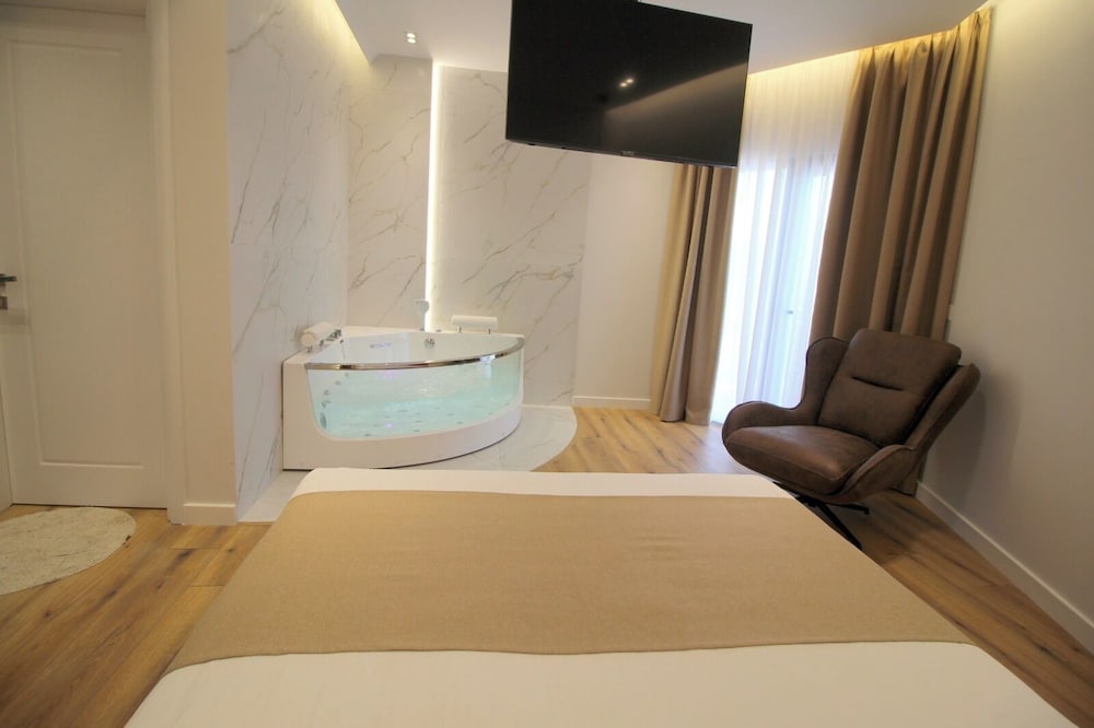 Hotel Strora 50/50