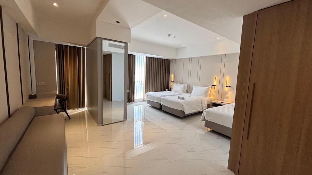 Grand Whiz Hotel Praxis Surabaya 42/43