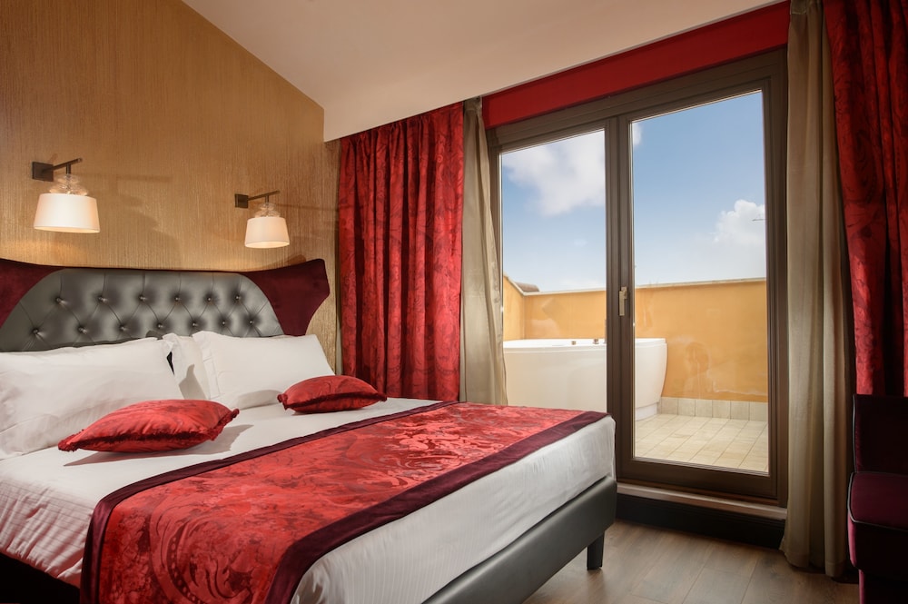 PANORAMIC, DOUBLE OR TWIN BED, JETTED TUB, TERRACE
