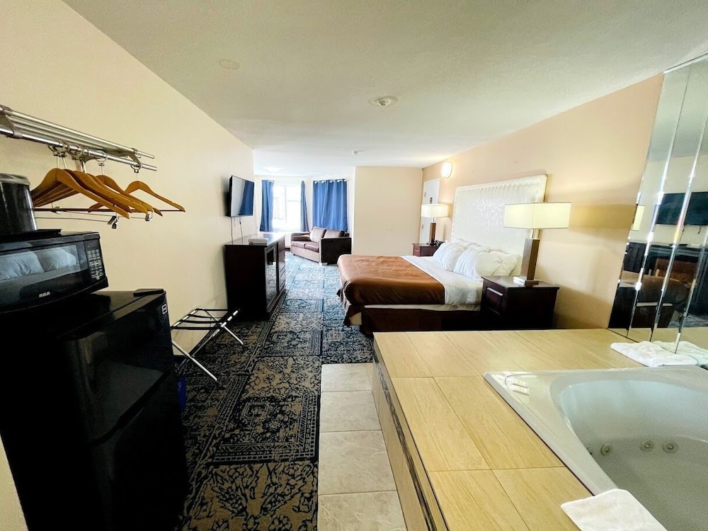 The Universal Inn And Suites 8/67