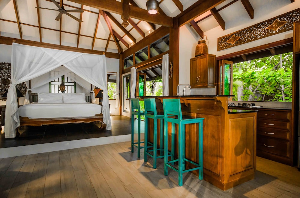 Koh Jum Beach Villas 10/76