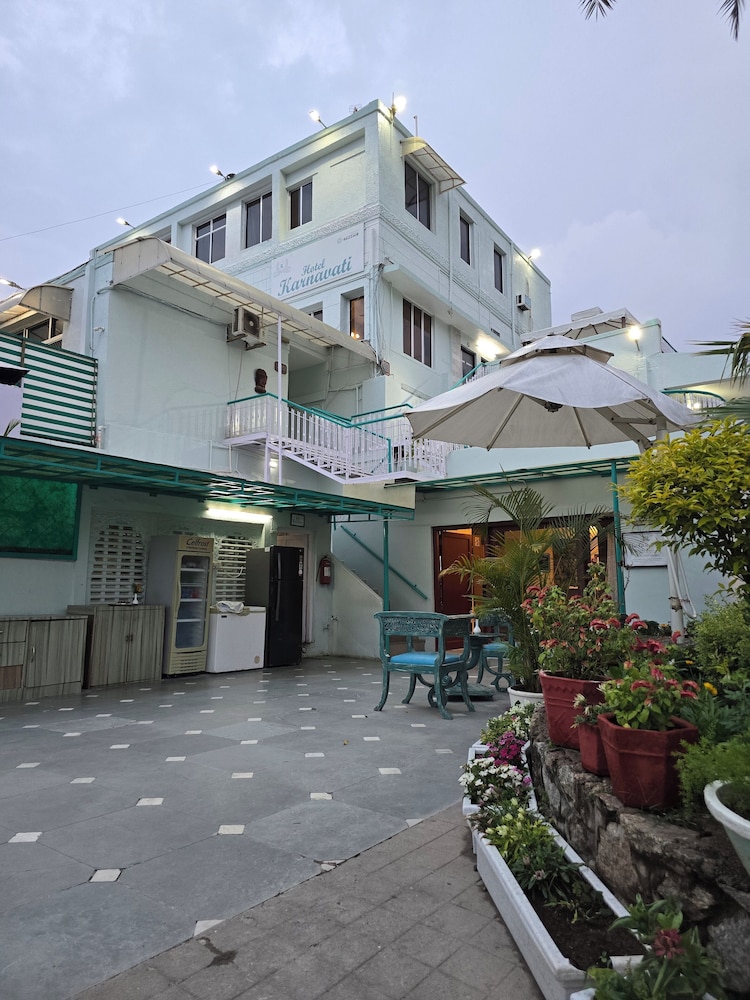HOTEL KARNAVATI 5/50