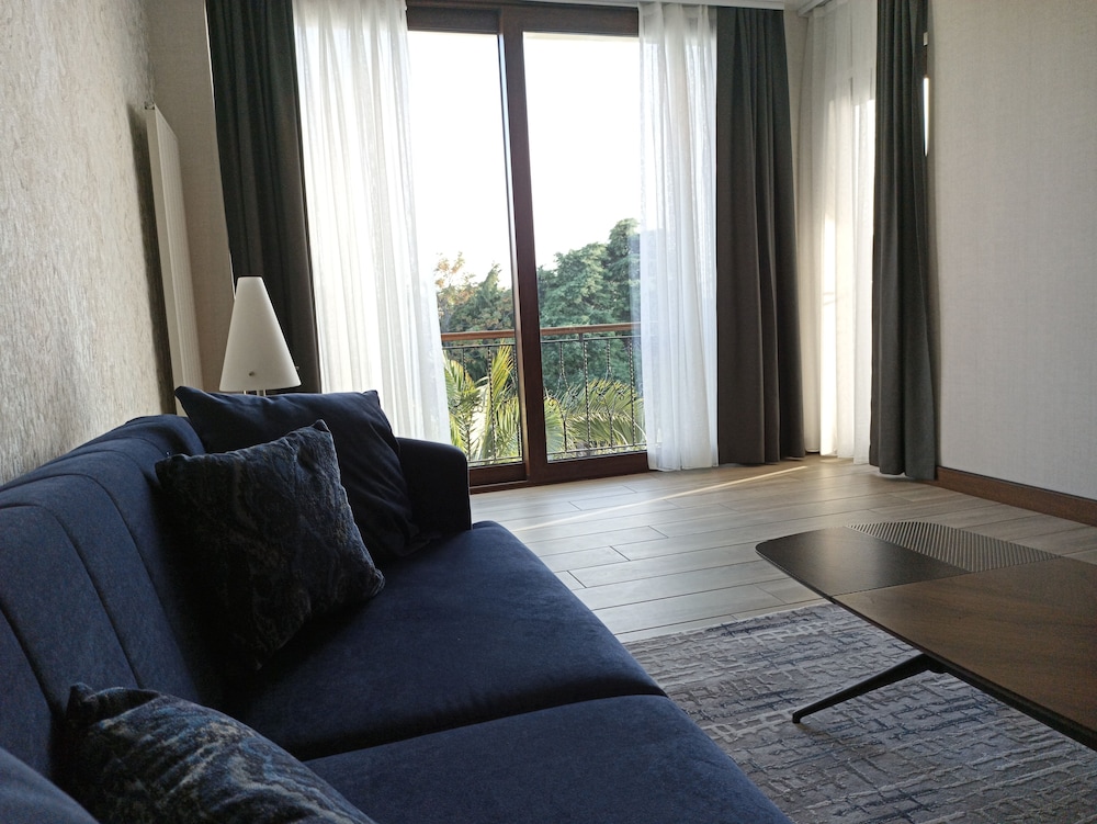 IRIS HOTEL 32/48