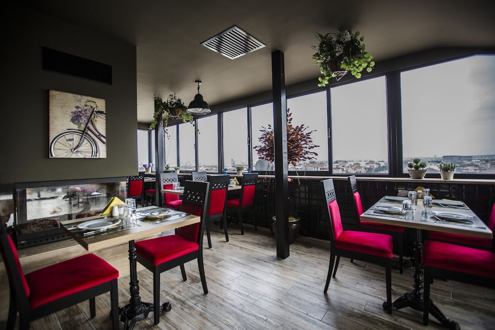 Rivada Otel 31/40
