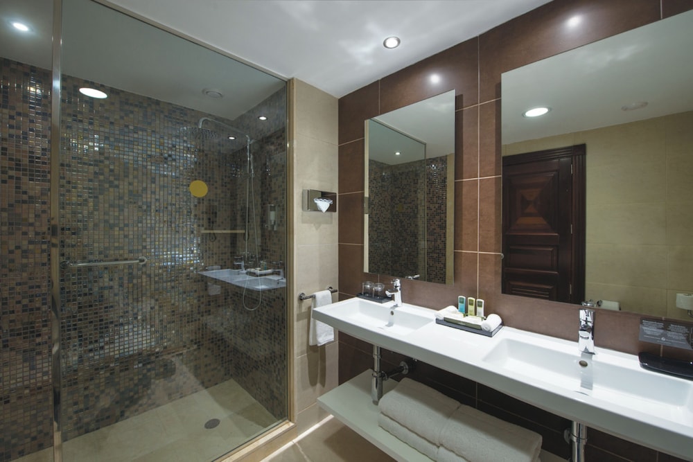Junior Suite 1+3 SJSB، Riu Palace Cabo San Lucas 2/2