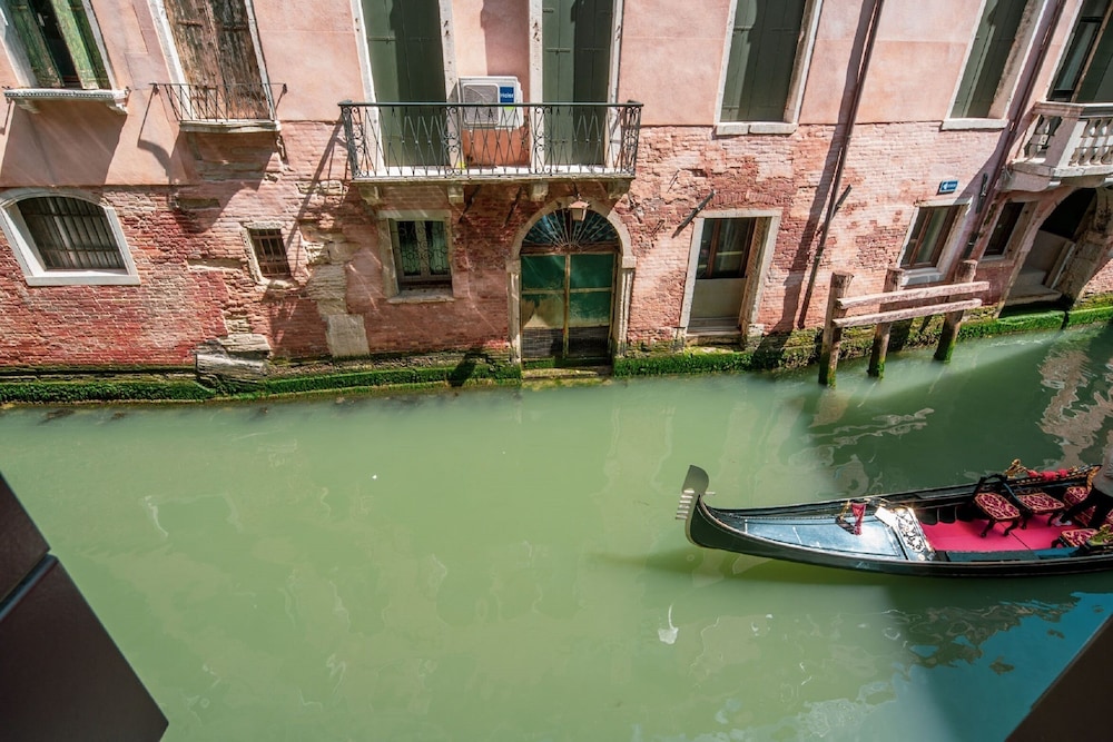 San Marco Boutique Canal View 30/33