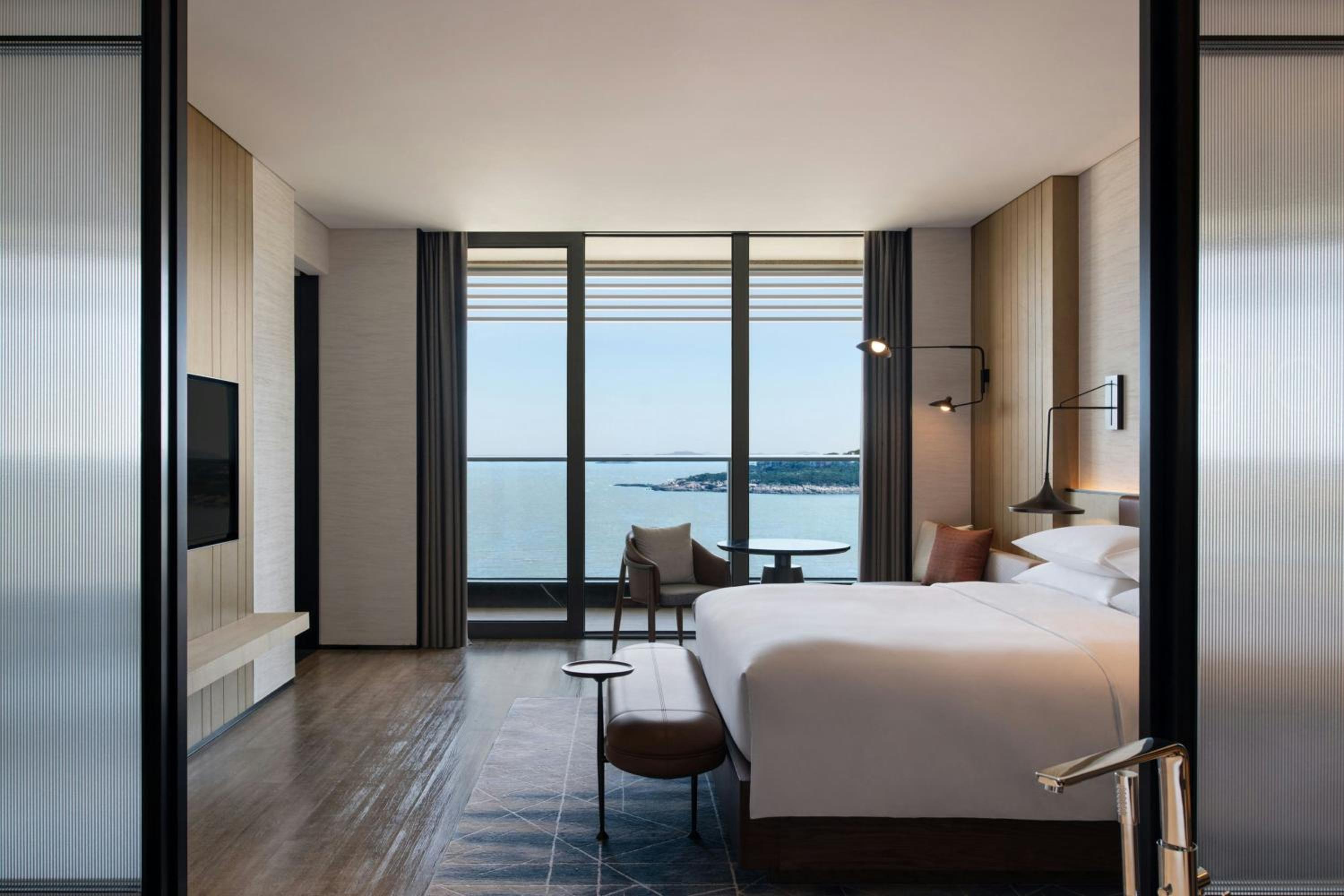 1 Bedroom, Deluxe, Suite, King Bed, Ocean View, Balcony
