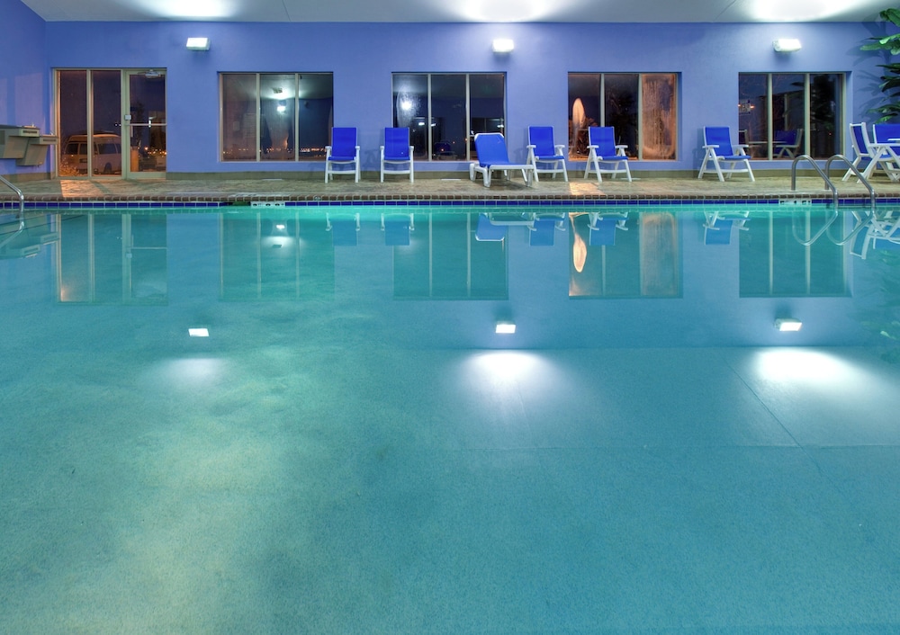 Holiday Inn Express Hotel And Suites Pleasant Prairie Kenosha 37/41