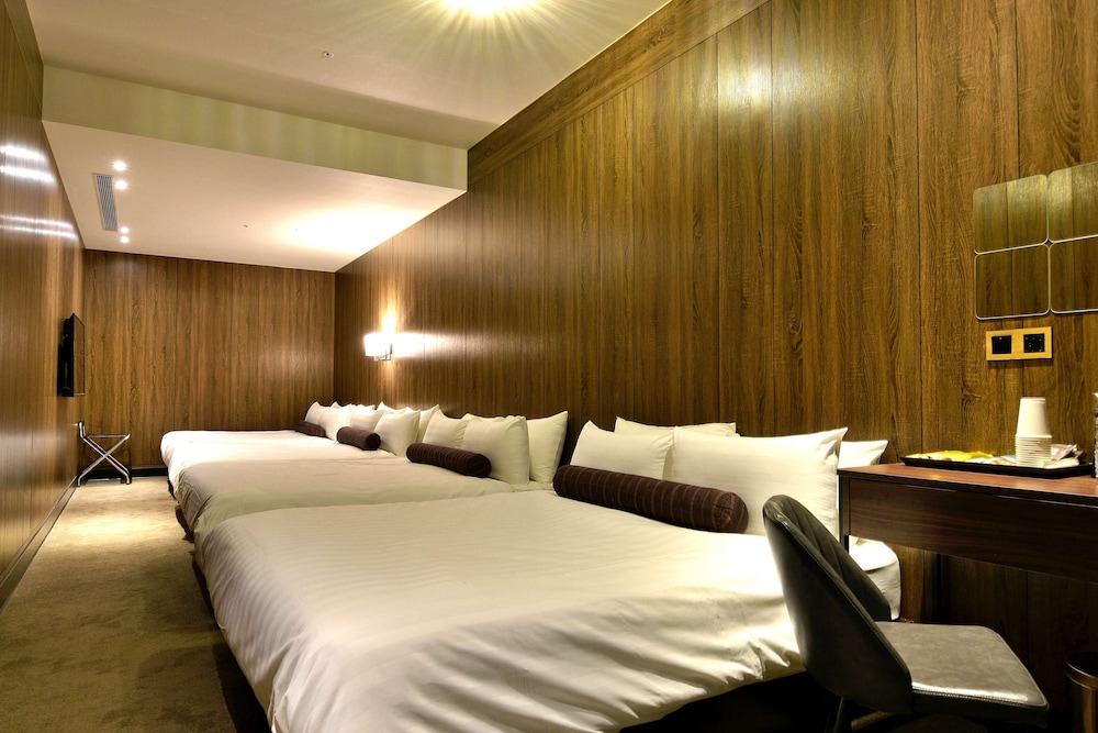 Family, 4 Double Beds, No Window