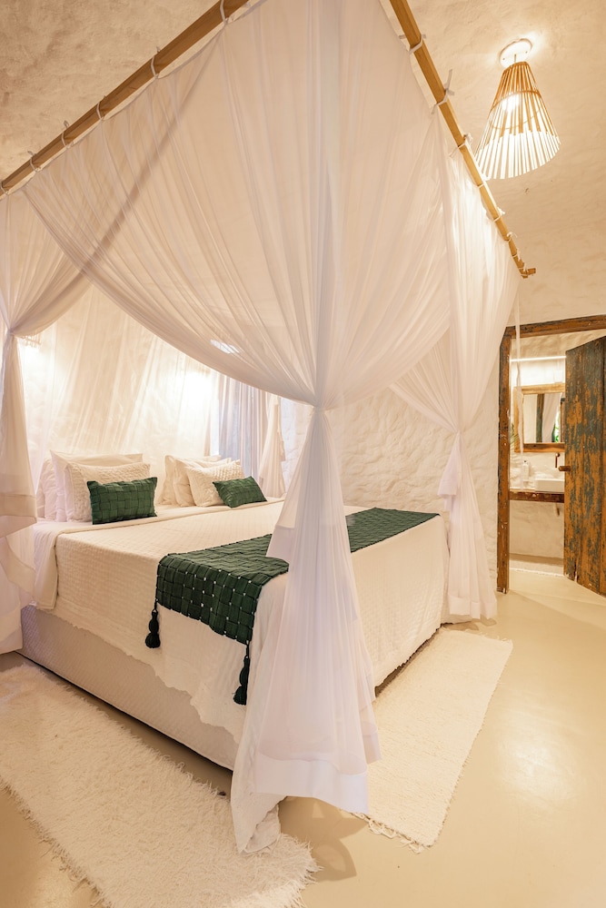 3 ROOMS, VILLA, WITH POOL